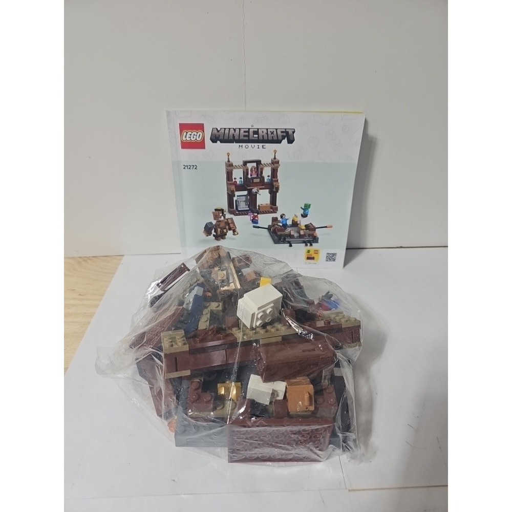 LEGO Minecraft The Crafting Table 21272 A Minecraft Movie Set with Manual